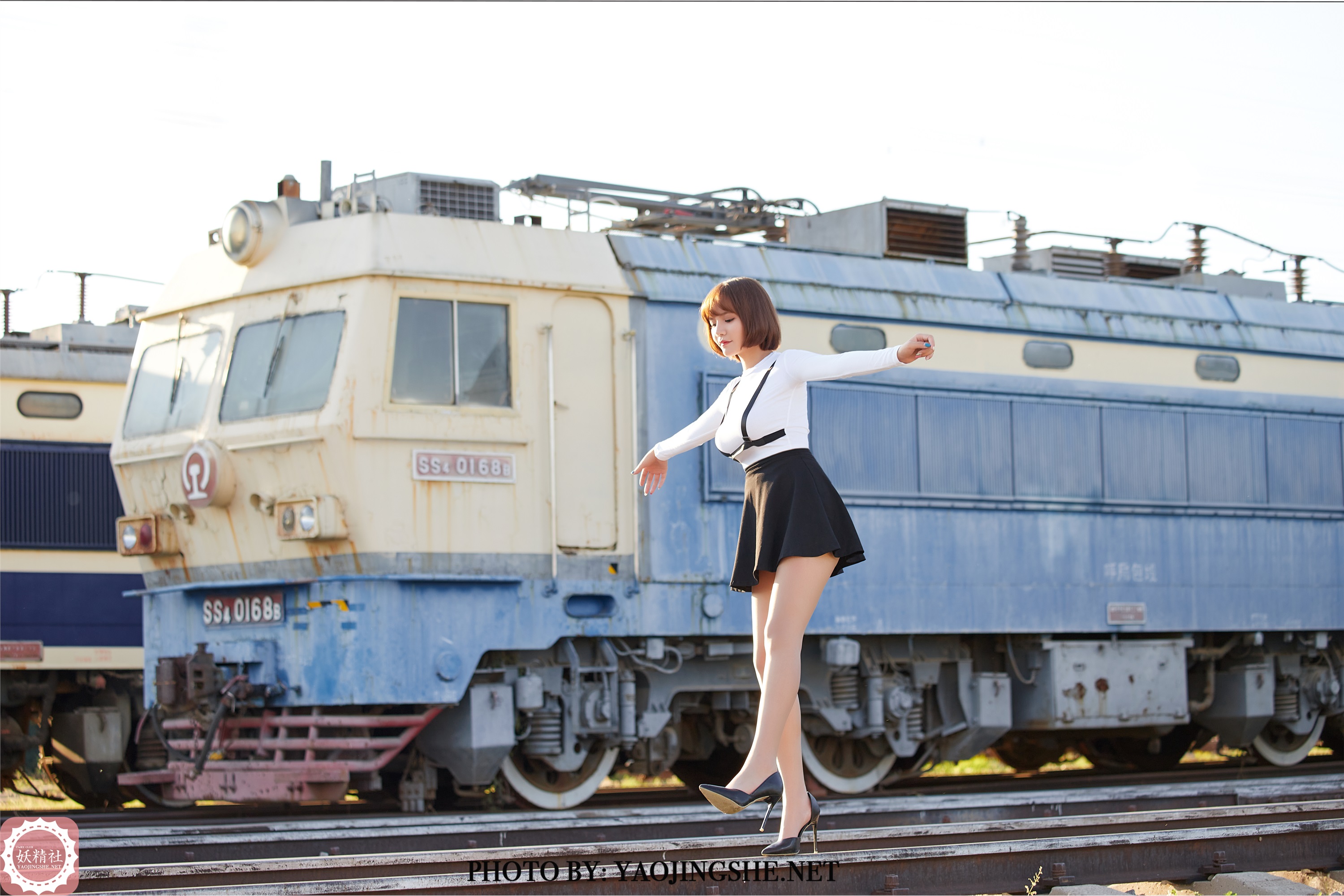 YAOJINGSHE 妖精社 T2042《唐飞飞-逆光车站》